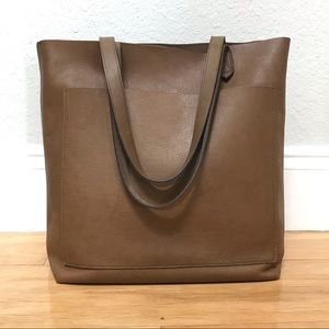 Madewell Medium Transport in Olive